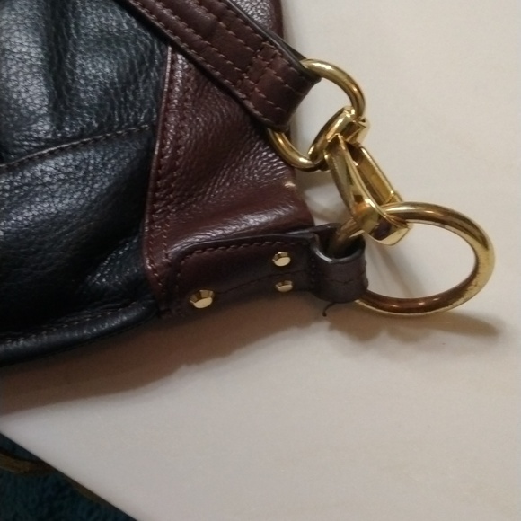 B. Makowsky Black Devon Flap Top Leather  Lock Crossbody - Picture 3 of 11